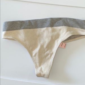 Victoria’s Secret Thong size M (new with tag)